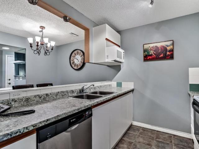 New! Cozy Rocky Mountain Chalet Managed By Little Sister Getaways Canmore Exterior photo